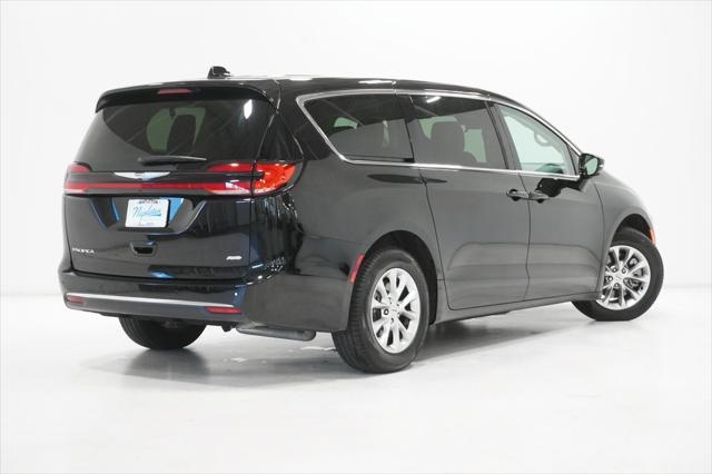 new 2024 Chrysler Pacifica car, priced at $32,787