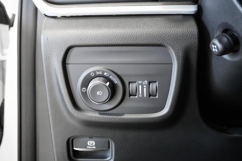 new 2025 Jeep Grand Cherokee car, priced at $52,357