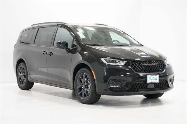 new 2024 Chrysler Pacifica car, priced at $45,997