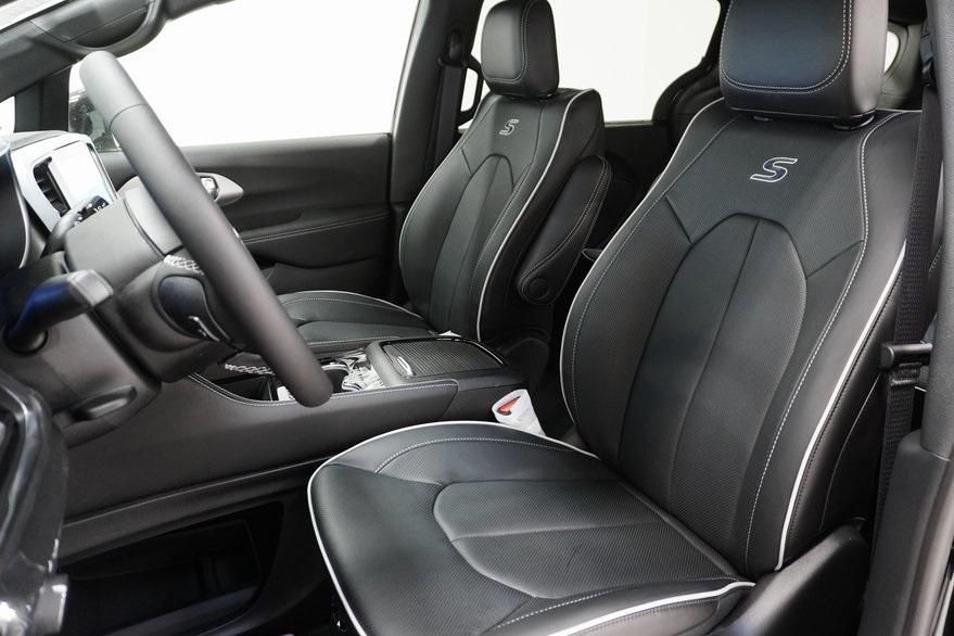 new 2024 Chrysler Pacifica car, priced at $48,997
