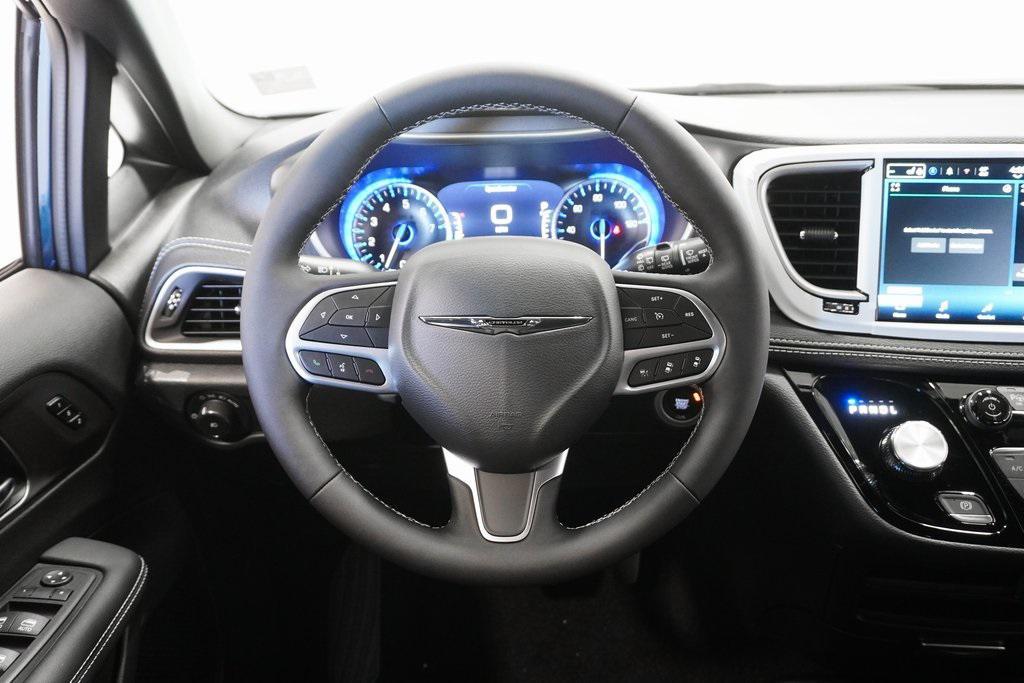 new 2025 Chrysler Pacifica car, priced at $44,940
