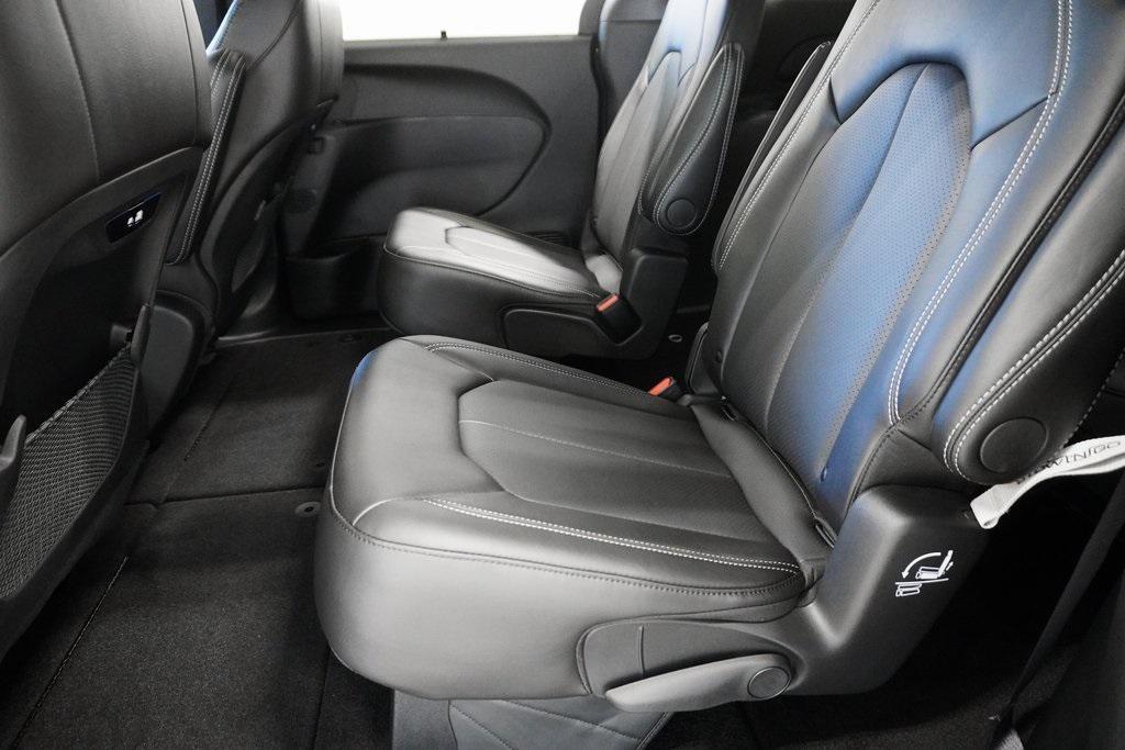 new 2025 Chrysler Pacifica car, priced at $44,940