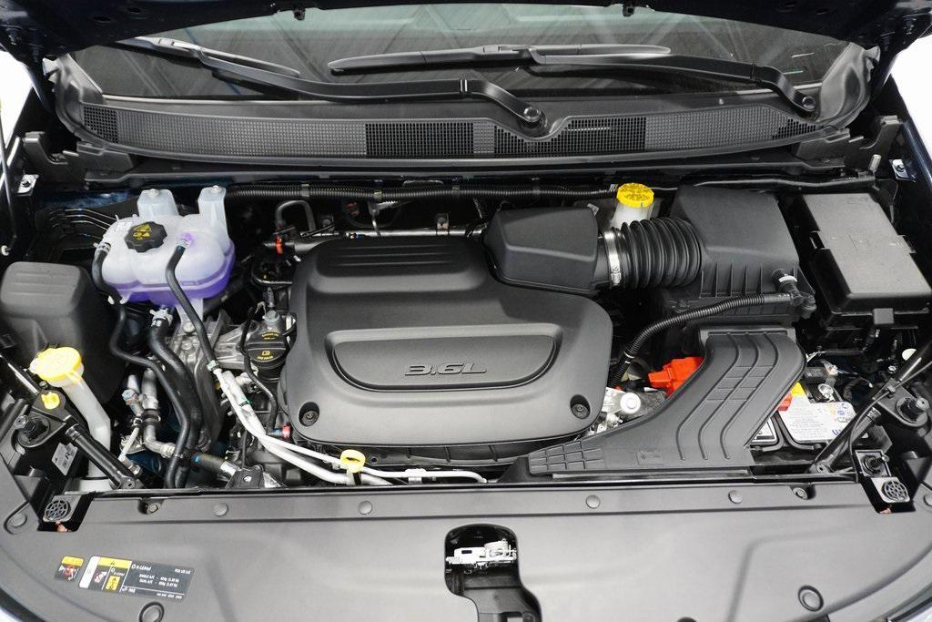 new 2025 Chrysler Pacifica car, priced at $44,940