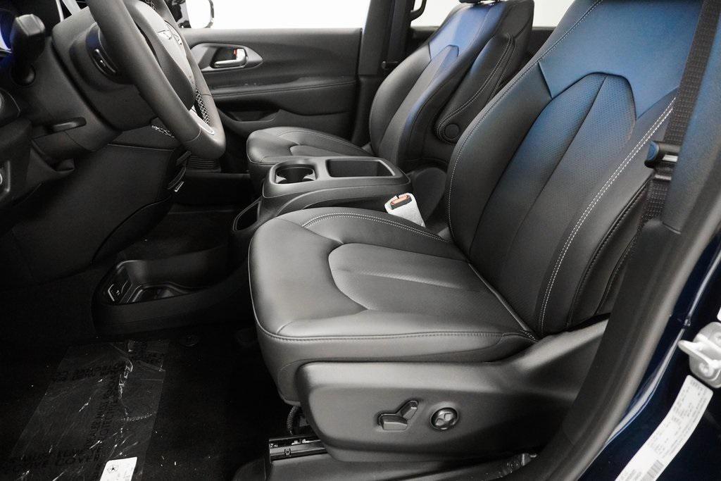 new 2025 Chrysler Pacifica car, priced at $44,940