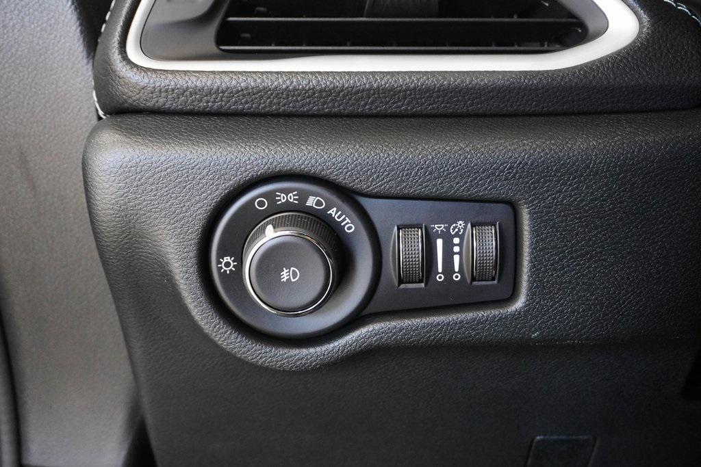 new 2025 Chrysler Pacifica car, priced at $44,940