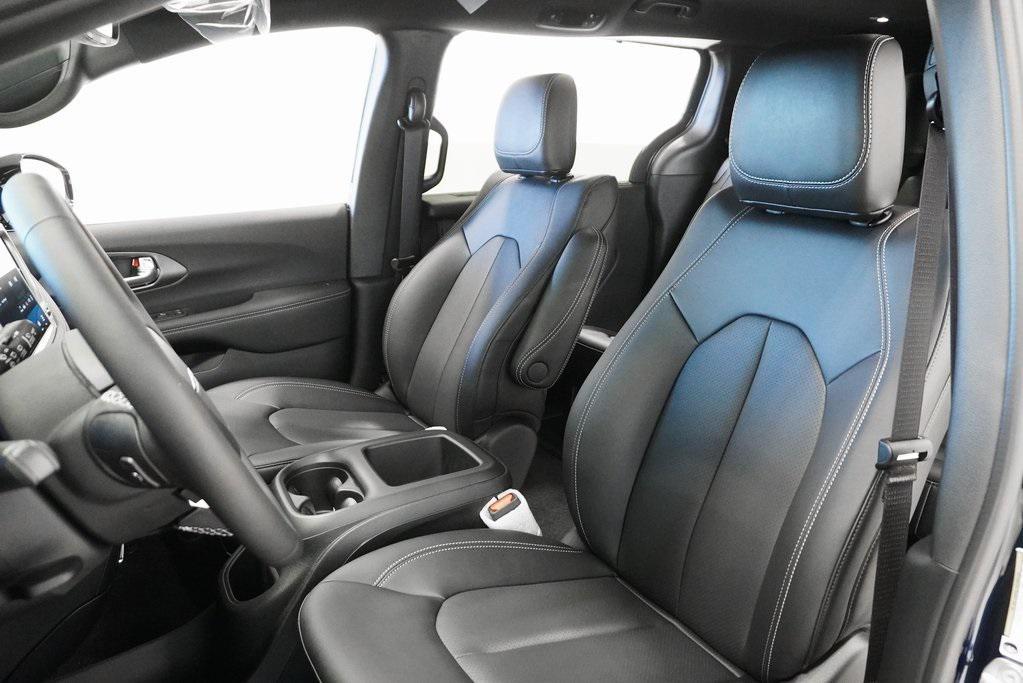 new 2025 Chrysler Pacifica car, priced at $44,940