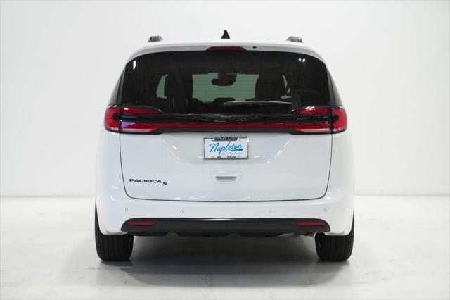 new 2024 Chrysler Pacifica car, priced at $43,318