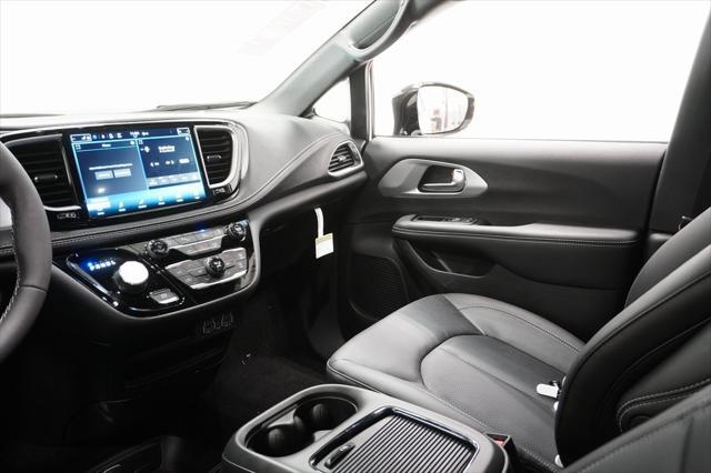 new 2024 Chrysler Pacifica car, priced at $42,568