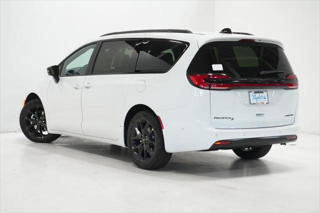 new 2024 Chrysler Pacifica car, priced at $44,970