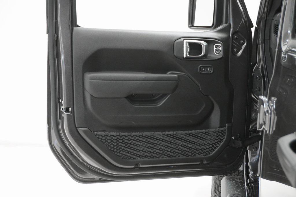 new 2025 Jeep Wrangler car, priced at $42,651