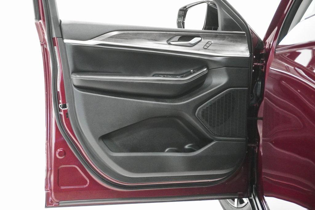 used 2023 Jeep Grand Cherokee car, priced at $32,595