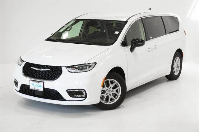 new 2024 Chrysler Pacifica car, priced at $35,997