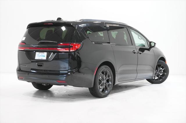 new 2024 Chrysler Pacifica car, priced at $50,226