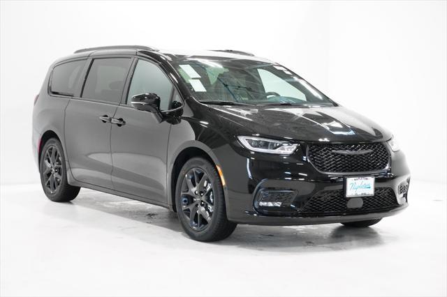 new 2024 Chrysler Pacifica car, priced at $50,226