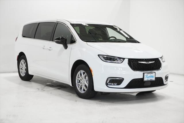 new 2025 Chrysler Pacifica car, priced at $36,289