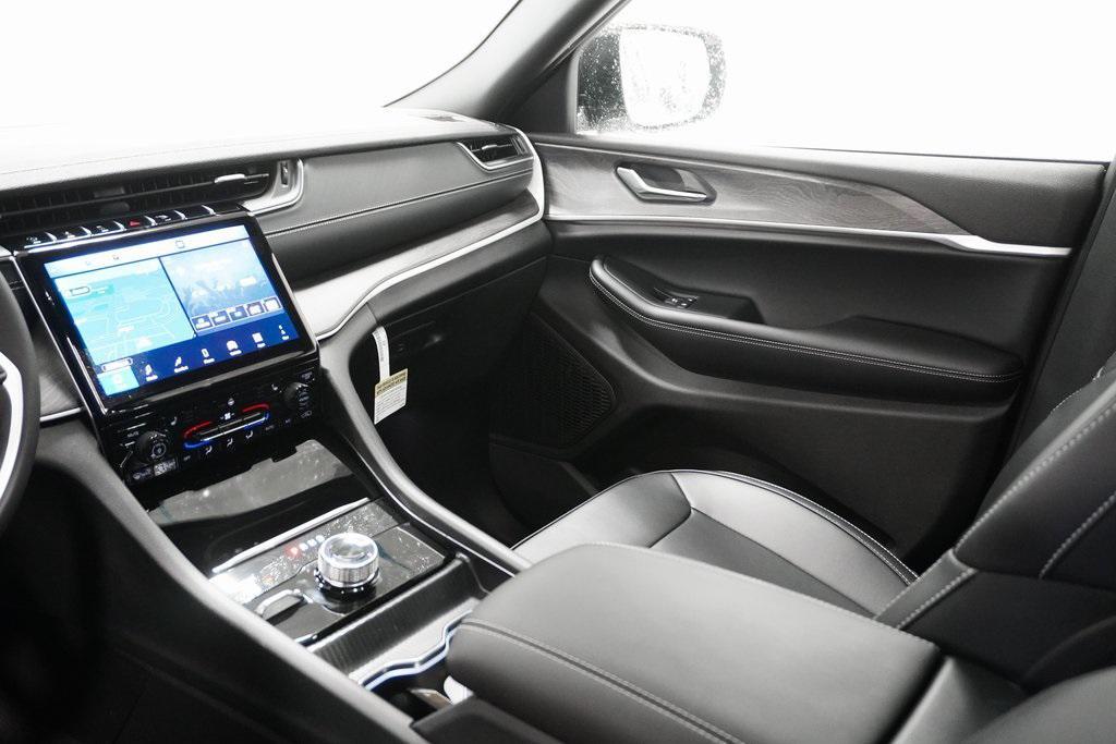 new 2025 Jeep Grand Cherokee car, priced at $43,224