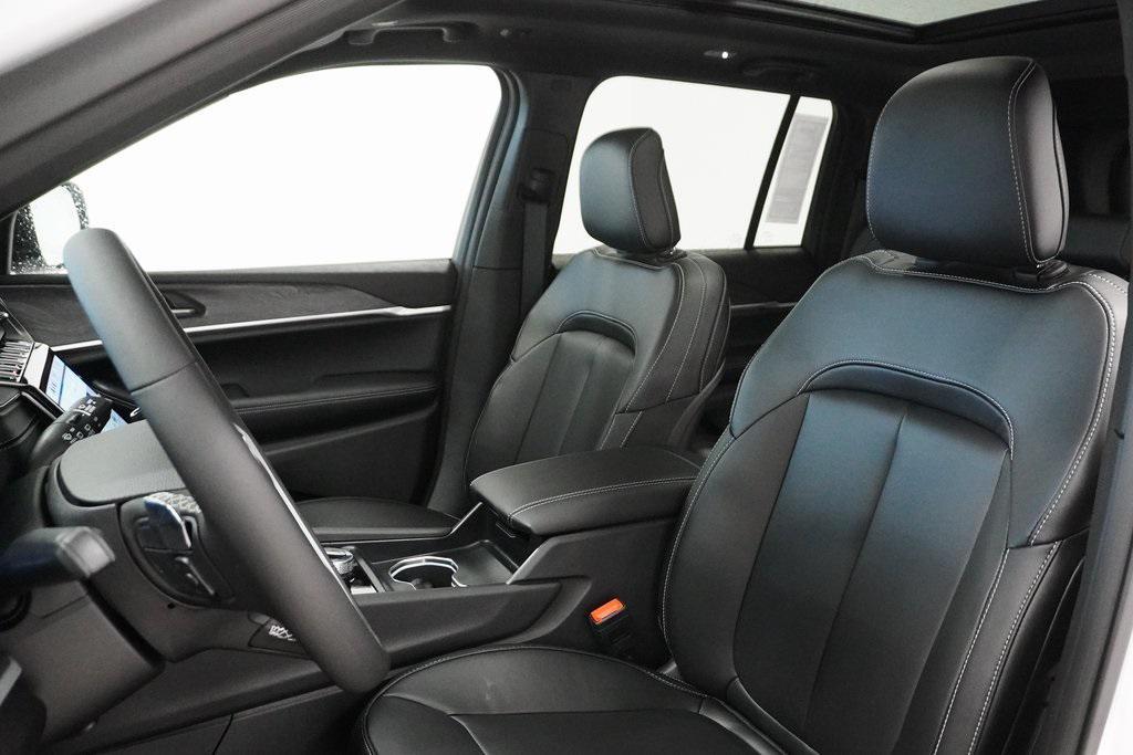 new 2025 Jeep Grand Cherokee car, priced at $43,224