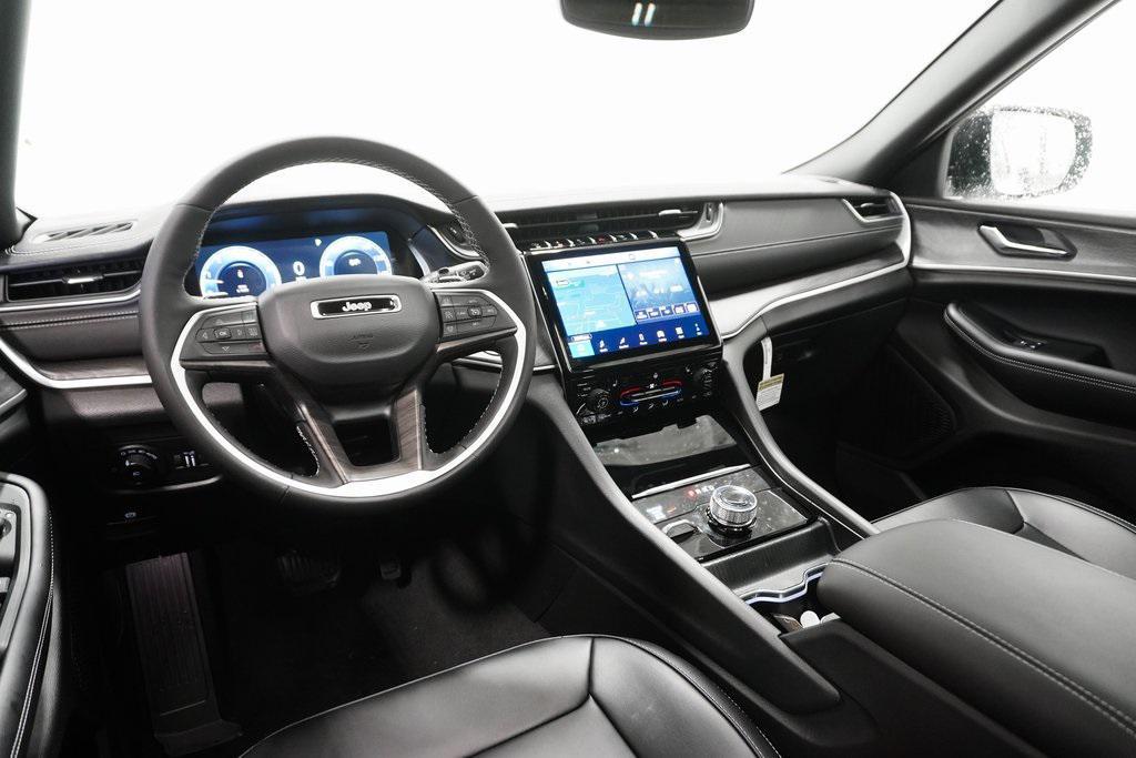 new 2025 Jeep Grand Cherokee car, priced at $43,224
