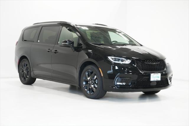 new 2024 Chrysler Pacifica car, priced at $38,693