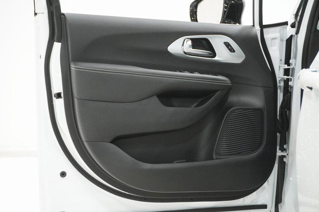 new 2026 Chrysler Pacifica car, priced at $52,230