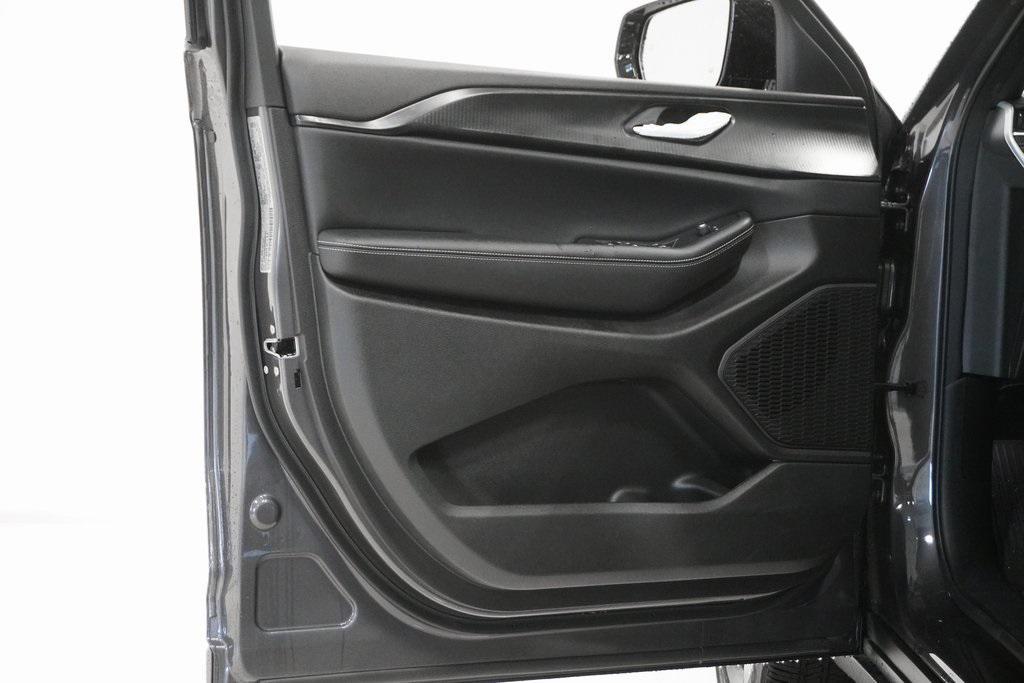 new 2025 Jeep Grand Cherokee L car, priced at $37,927