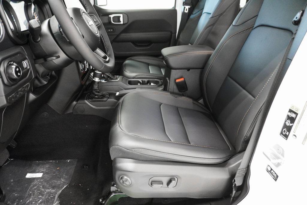 new 2025 Jeep Gladiator car, priced at $45,103