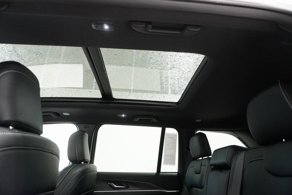 new 2025 Jeep Grand Cherokee car, priced at $40,771