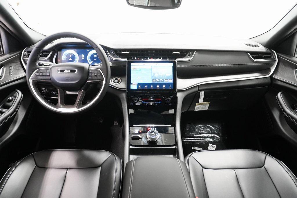 new 2025 Jeep Grand Cherokee car, priced at $40,771