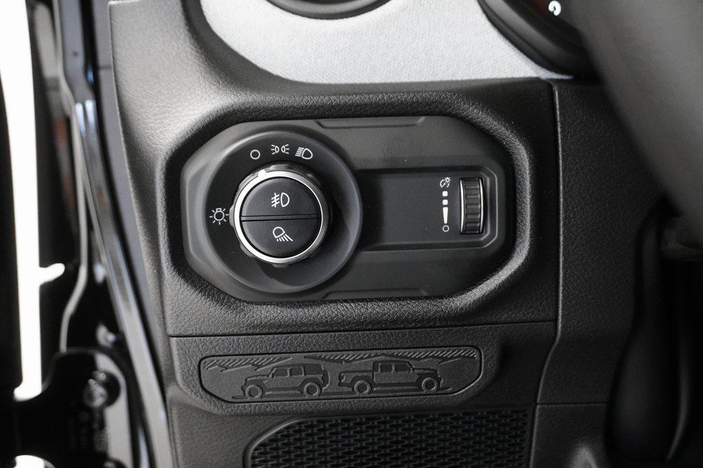new 2025 Jeep Gladiator car, priced at $44,768