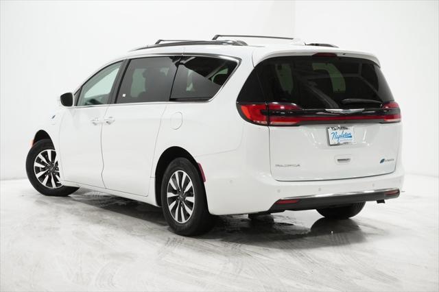used 2021 Chrysler Pacifica Hybrid car, priced at $20,395