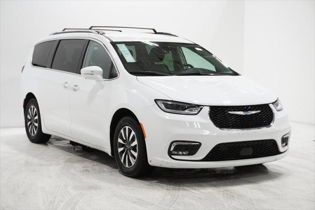 used 2021 Chrysler Pacifica Hybrid car, priced at $20,395