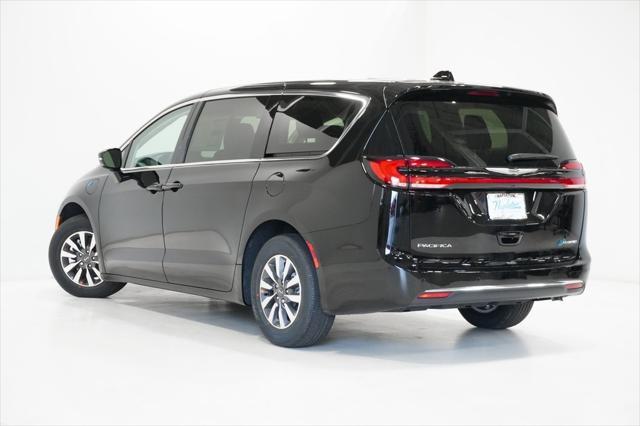 new 2024 Chrysler Pacifica Hybrid car, priced at $48,291