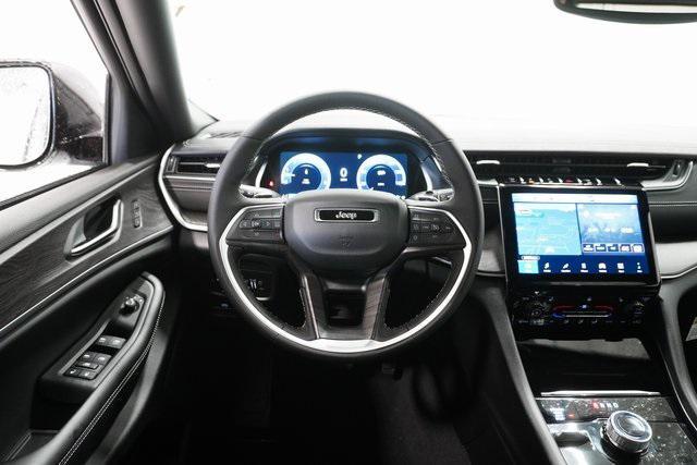 new 2025 Jeep Grand Cherokee car, priced at $43,890