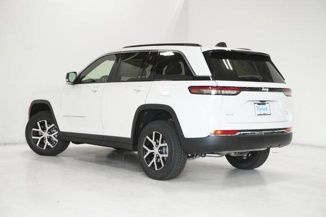 new 2025 Jeep Grand Cherokee car, priced at $43,890