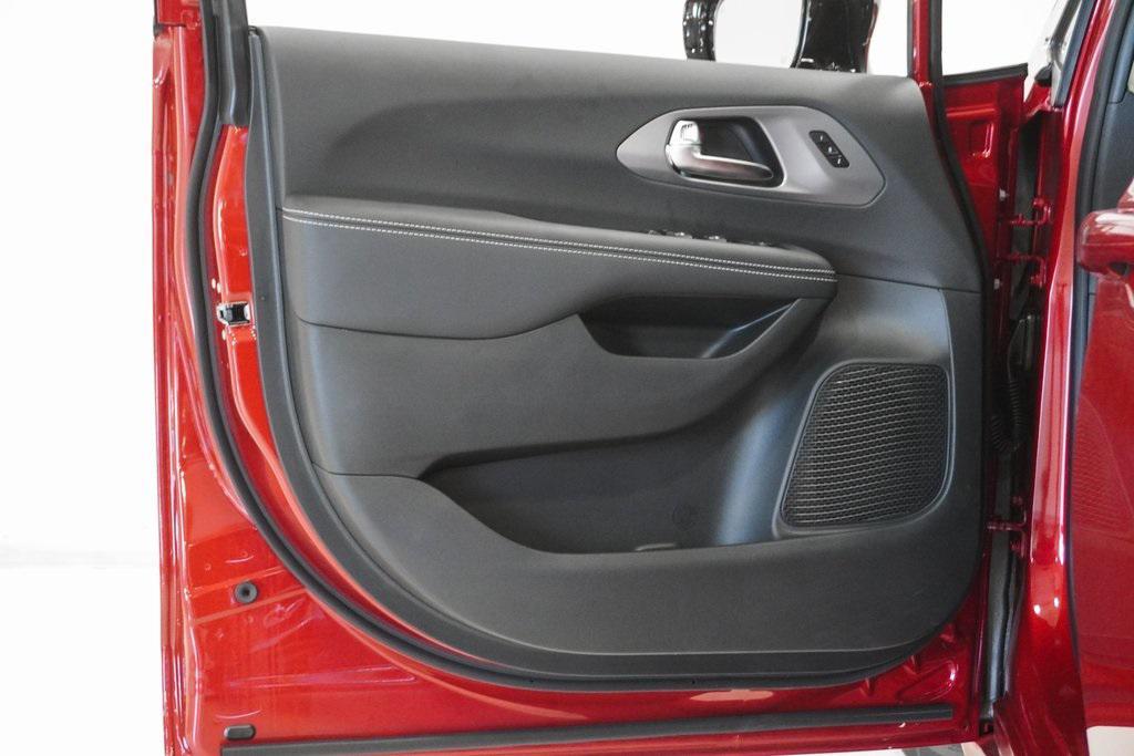 new 2026 Chrysler Pacifica car, priced at $44,955