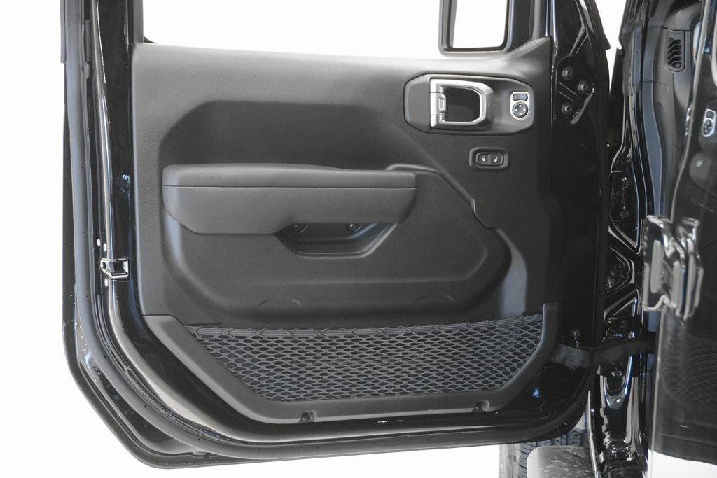 new 2025 Jeep Wrangler car, priced at $42,651