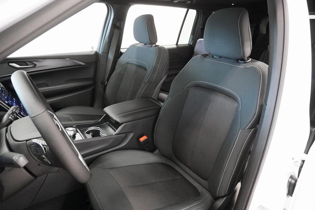 new 2025 Jeep Grand Cherokee L car, priced at $42,112