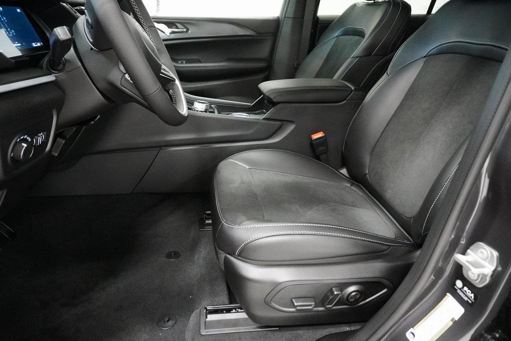 new 2025 Jeep Grand Cherokee L car, priced at $46,656
