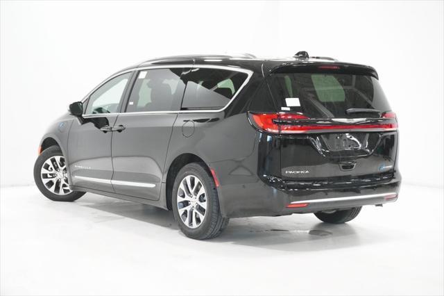 new 2025 Chrysler Pacifica car, priced at $47,717