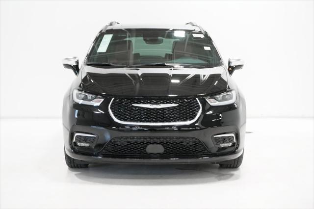 new 2025 Chrysler Pacifica car, priced at $47,717