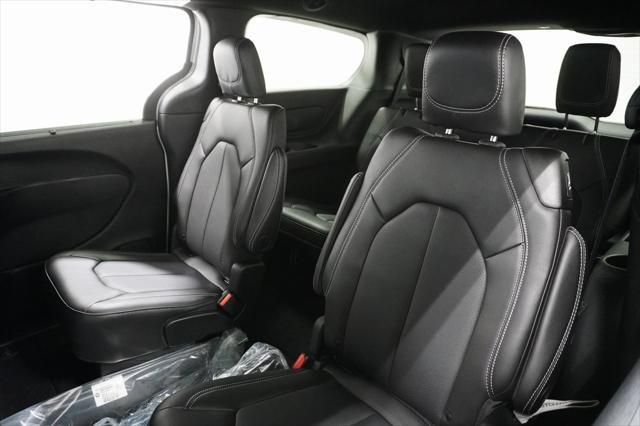 new 2025 Chrysler Pacifica car, priced at $45,753