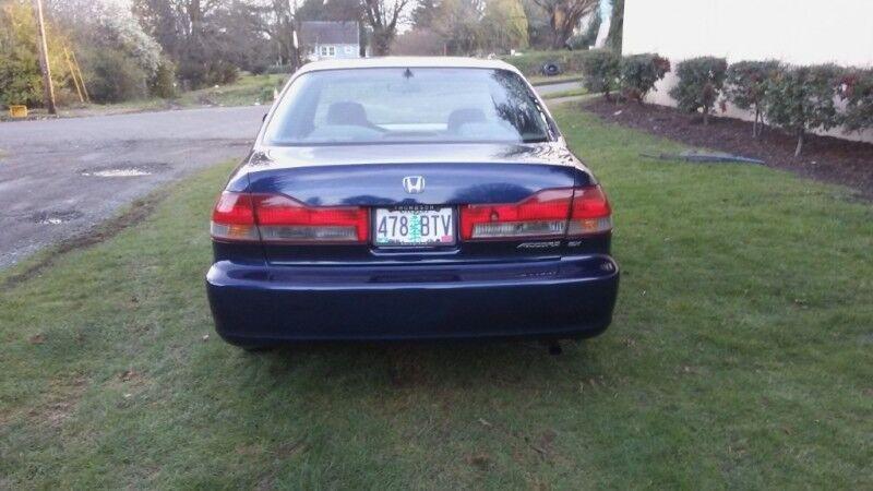 used 2001 Honda Accord car, priced at $2,595