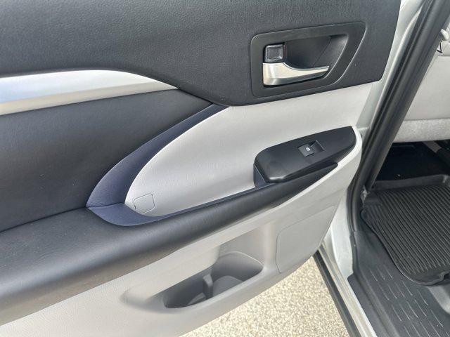 used 2019 Toyota Highlander car, priced at $28,956
