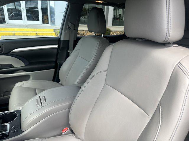 used 2019 Toyota Highlander car, priced at $28,956