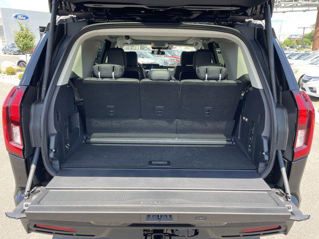 new 2025 Ford Expedition car, priced at $71,210