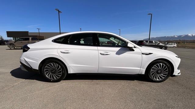 new 2025 Hyundai Sonata Hybrid car, priced at $39,595