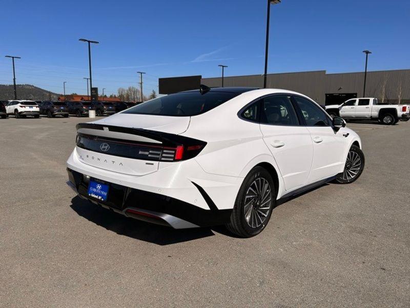 new 2025 Hyundai Sonata Hybrid car, priced at $39,595
