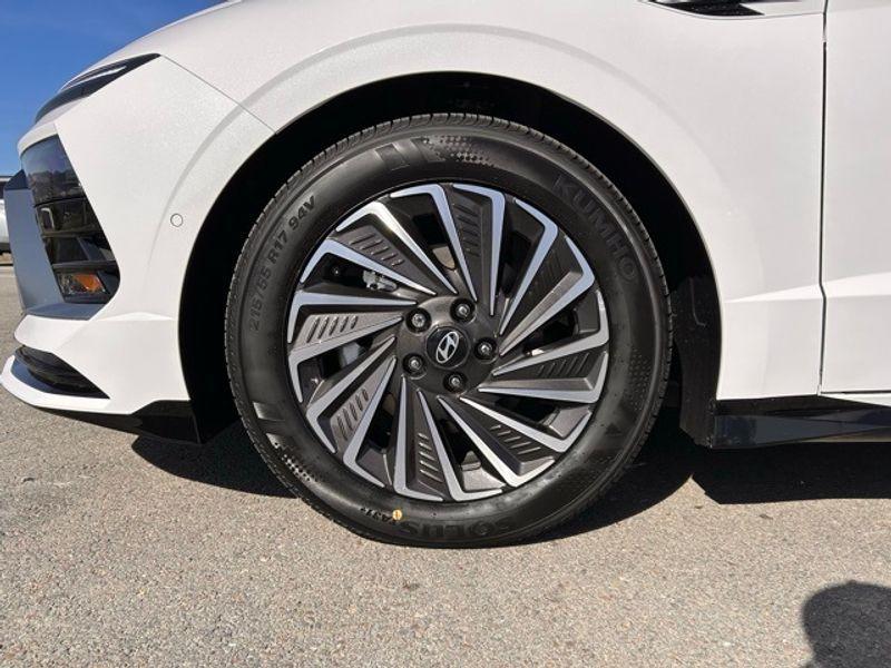 new 2025 Hyundai Sonata Hybrid car, priced at $39,595