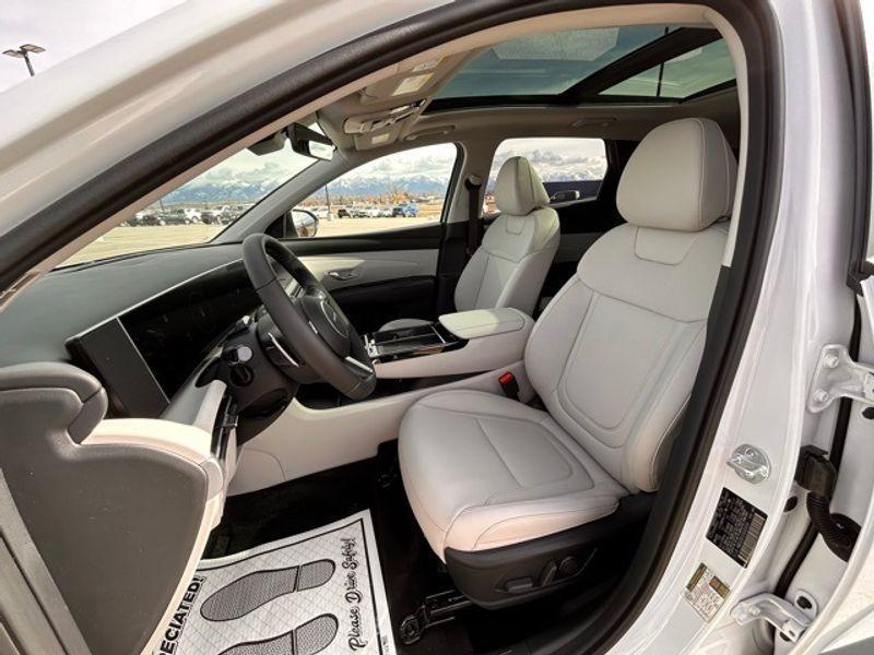 new 2025 Hyundai TUCSON Hybrid car, priced at $37,578