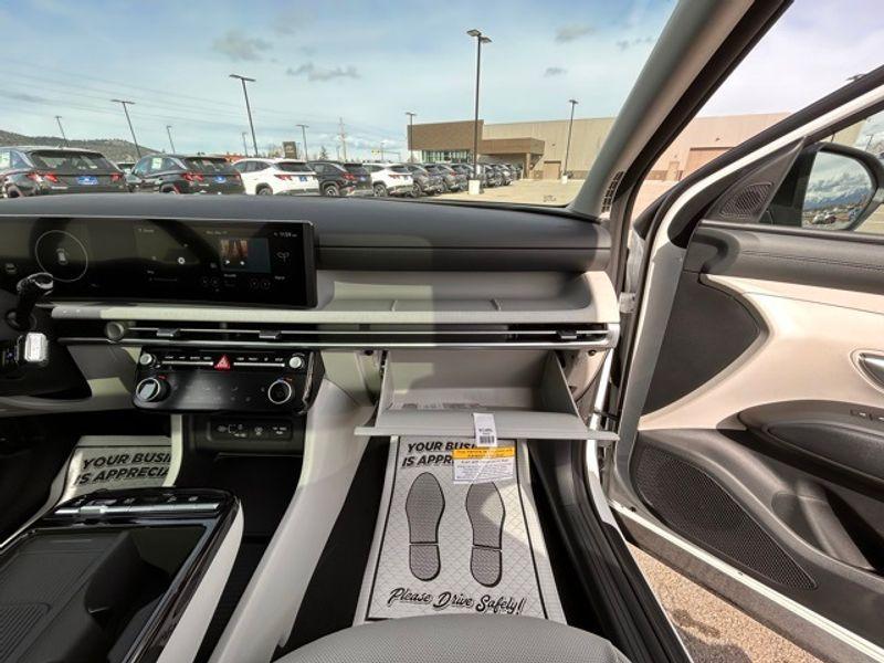 new 2025 Hyundai TUCSON Hybrid car, priced at $37,578